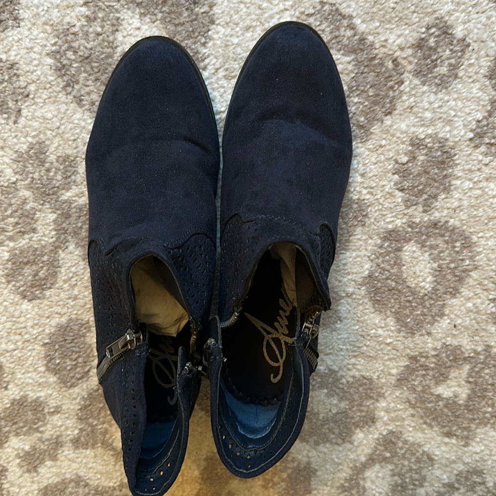 American Rag - size 6 - navy blue booties